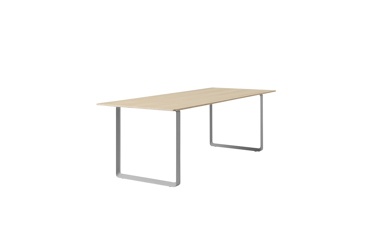 70/70 테이블(70/70 TABLE)